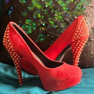 Stunning Red pumps!